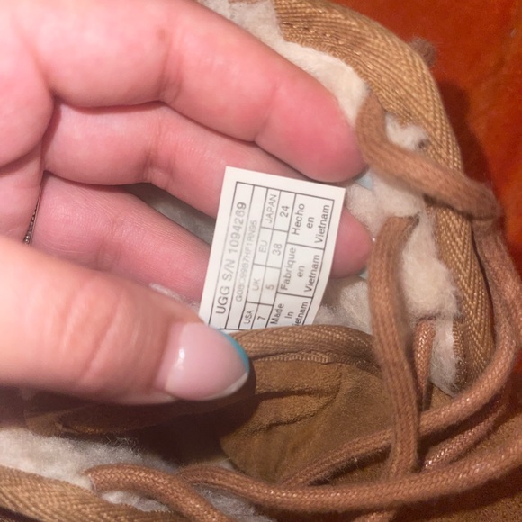 Womens Ugg boots - Picture 3 of 4